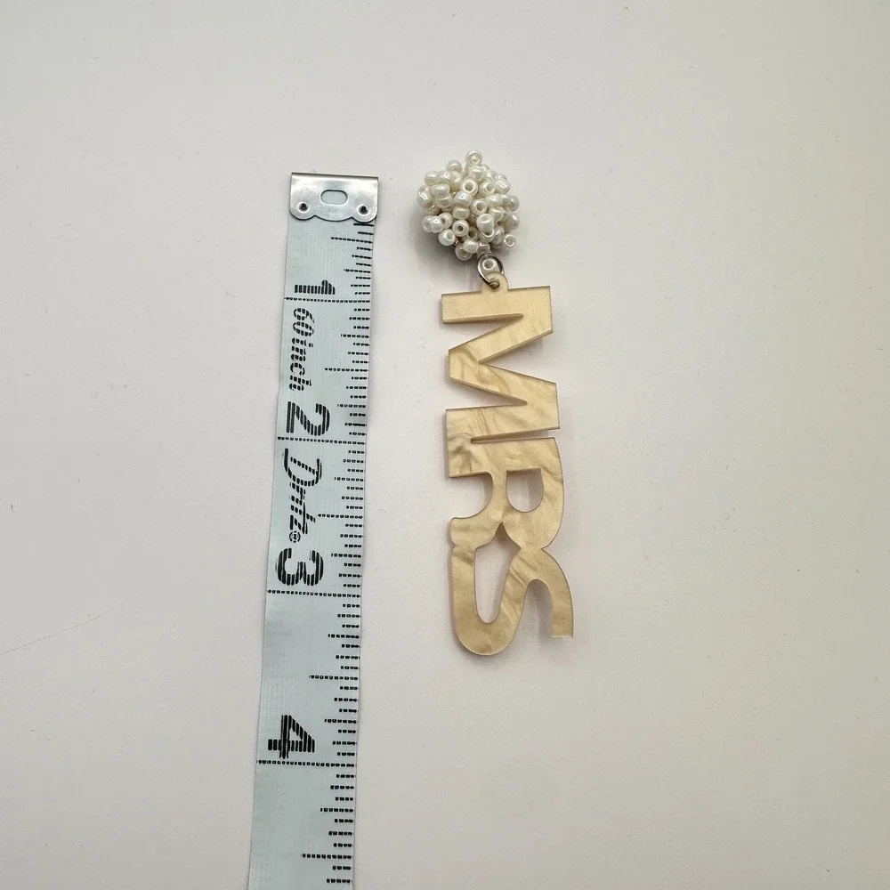 Vintage Y2K MRS Word Charm White Beaded Wedding Table Decoration Centerpiece